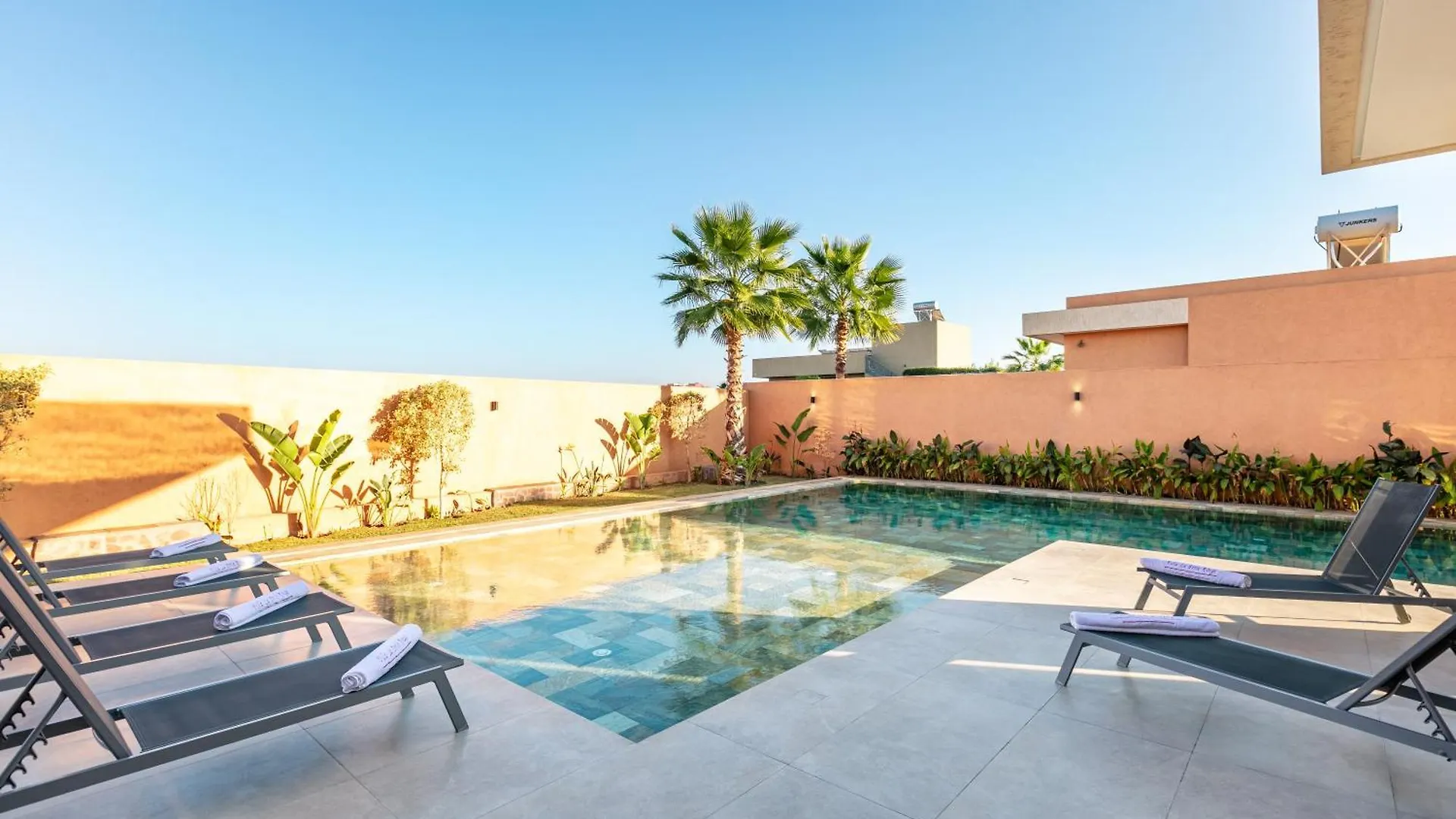 Villa Perle Rouge, Piscine , Cuisiniere, Billard, Playstation5 Marrakesh